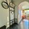 LITTLE LONDON ONE boutique apartment Netflix TV Old Town