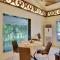 StayVistas The River Villa - Pet-Friendly Riverside Villa with Lawn & Bonfire