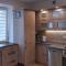 Apartament Leliwa - Centrum - blisko dworca PKP - blisko Starówki - restauracje i sklepy w pobliżu - pierwsze piętro - możliwy kurs na lotnisko -faktura - kawa - herbata - English