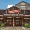 Golden Saddle Suite with TV and private bathroom - هيميت