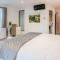 Suite 2 - Sleeping Giant Hotel - Pen Y Cae Inn - Brecon