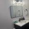 Beautiful 2 Bedroom Guest Suite in Leduc 11 mins to Edmonton Intl Airport, Free Wifi, Netflix ,Cable & Workstation - Leduc