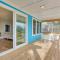 Oak Island Coastal Home with Covered Deck! - 橡树岛
