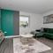 PREMIUM AIRPORT SUITE~Free Parking~LUXURY Condition~BALCONY~FANTASTIC Location Close To Train Station & Town Centre