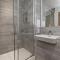 PREMIUM AIRPORT SUITE~Free Parking~LUXURY Condition~BALCONY~FANTASTIC Location Close To Train Station & Town Centre
