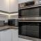 PREMIUM AIRPORT SUITE~Free Parking~LUXURY Condition~BALCONY~FANTASTIC Location Close To Train Station & Town Centre