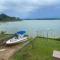 Casa à beira lago de Furnas. (Pé na água) - Formiga