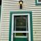Hidden Getaway, BSMT with Back Yard