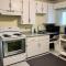 Cozy 2-BDRM, Mid Floor, Backyard