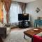 Cozy 2-BDRM, Mid Floor, Backyard