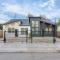 Luxe 3BR/2BA Near Downtown•Sleeps 9• Netflix•Wi-Fi
