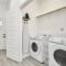 Luxe 3BR/2BA Near Downtown•Sleeps 9• Netflix•Wi-Fi