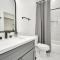 Luxe 3BR/2BA Near Downtown•Sleeps 9• Netflix•Wi-Fi