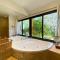 Luxury Villa 8 Guests - Lake View & Private Pool