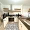 Minutes to Broadway Large 2Br-2Ba with Patio-Balcony & Opt private parking - ناشفيل