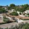 Villa Agapanto - Trulli Vista Mare con Ampio Giardino Privato