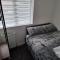 Dulverton house - 3 bed house /sleeps 6+ driveway+close to M1