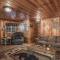 Cabin Fever - Cozy whirlpool cabin near river & downtown