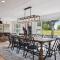 Luxury Cowdry Cottage Lake Home