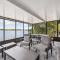 Luxury Cowdry Cottage Lake Home