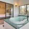 Hot Tub, Deck and Grill Brookshire Gem Near Venues