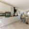 4 Bed in Whitley Bay 87396