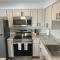 Gorgeous Remodeled Classy Family Apartment - Granite City