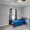Reduced! Renovated hidden gem. Chef Kitch. Wheelch