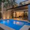 Twelve OClock - Luxury Villas