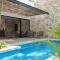 Twelve OClock - Luxury Villas