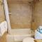 Deluxe Panoramic Mountain View Condo - 37th Floor, Free parking & Wifi condo