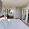 36th Floor Deluxe Ocean View Condo with Free Parking & Wifi condo