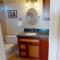36th Floor Deluxe Ocean View Condo with Free Parking & Wifi condo