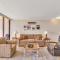 37th Floor Condo with Sweeping Ocean Views & Free parking! condo