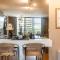 Spacious 14th Floor Corner Suite, Partial Diamond Head and Ocean Views, FREE Parking! - هونولولو