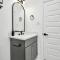 New! Modern 3BR/2BA Near Downtown/Foosball/Netflix