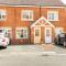 Modern 3 bedroom home *EVcharging* Garden, Parking