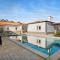 Villa Rosa com Piscina e Jacuzzi - Salir de Matos
