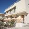 Niki Court Holiday Apartments