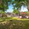 Wills off Wilton Drive 2 bed and 1 bath plus Den with Heated Pool - Форт-Лодердейл