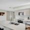 Spacious Luxury Ocean View 4 Bdrs 3Baths 17 FL - شاطئ هالانديل