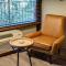 Stonegate Lodge King Bed, WIFI, 50in Roku TV, Salt Water Pool Room #103