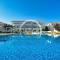Cozy 2 Bedroom Family Apartment w/ Pool