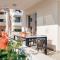 Cozy 2 Bedroom Family Apartment w/ Pool