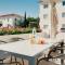 Cozy 2 Bedroom Family Apartment w/ Pool