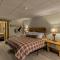 Stonegate Lodge King Bed WIFI 50in Roku TV Salt Water Pool Room #102
