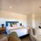 Onetangi Beach Stays Studio 1 - Coast & Country