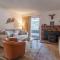 Cozy Cabin-Style Condo in Central Location - بحيرات ماموث