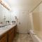 Spacious 1BR Condo w/ Lake View #136 at Donner Lake Village - 特拉基