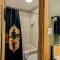 Stonegate Lodge Bed, WIFI, 50in Roku TV, Salt Water Pool Room #109